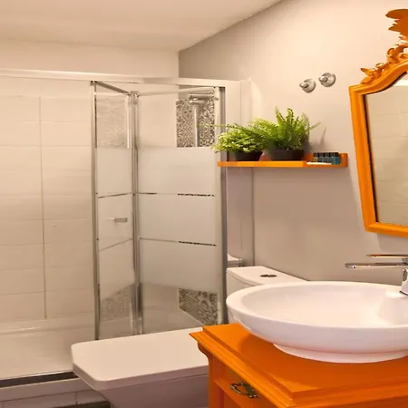 1 Bedroom Located Heart Of Apartman *