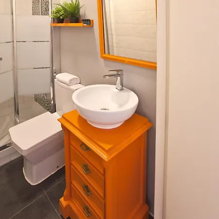 1 Bedroom Located In The Heart Of Appartement *